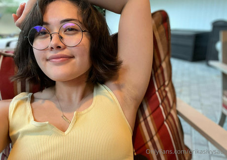erikasivysaur pretty model pic