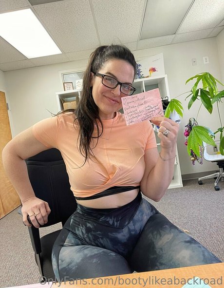 bootylikeabackroad modelo desnudo fotos