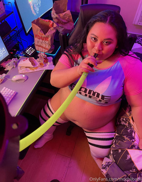 mochiibabii actrice de grande qualité images