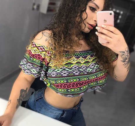 Ashley Alves estrella desnuda imágenes