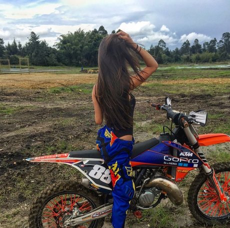 Alicia Londono star du porno érotique img