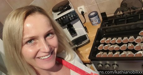 kathianobilixx estrella porno atractiva imagen