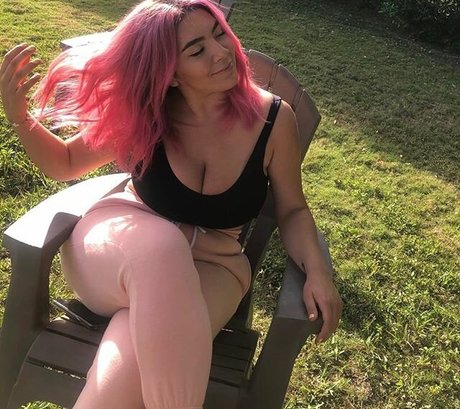 Nicky Nicole estrella superior galería