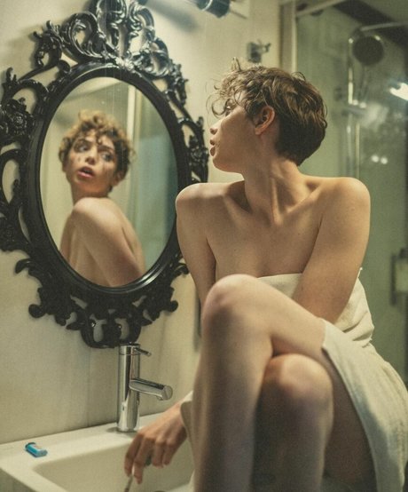 Didem ustuner model naked pic