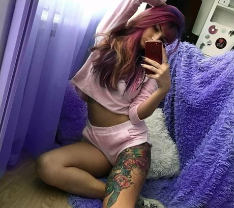 abuela asiática onlyfans bastante desnuda imagen