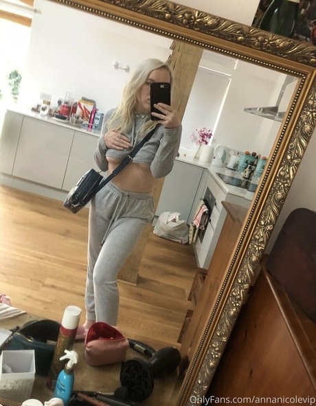 annanicolevip actriz de desnudos galería