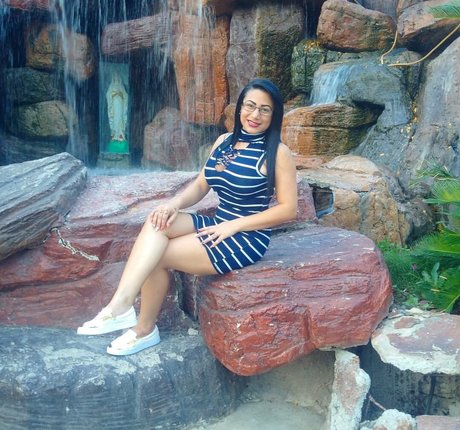 Nohely Guilarte modèle de haute qualité images