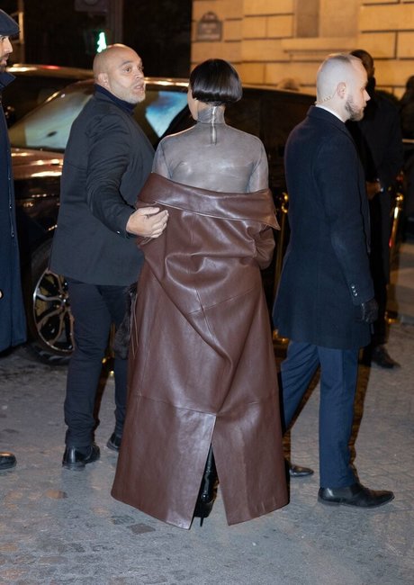 Taylor Russell bonita modelo foto