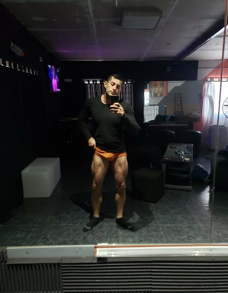 eliseoantoniofree modèle nu des photos