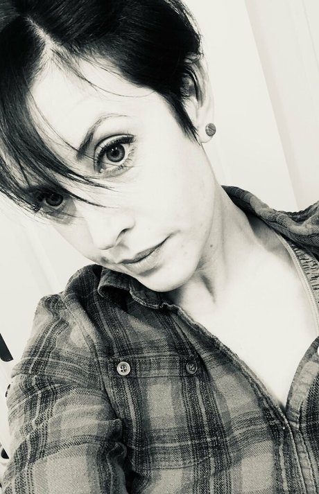 unconstrainedbyu modelo desnuda galerías