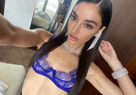 emilywillisxxx modèle nu des photos