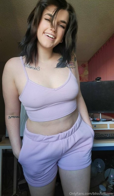 blissfulflower jolie star du porno archive