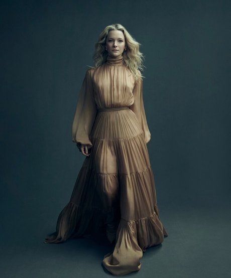 Morfydd Clark actress photos