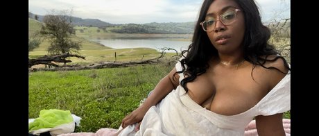 feysinclair421 model erotic pic