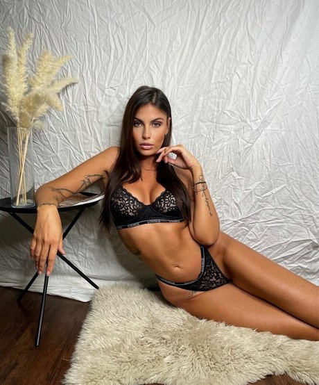 Natasha Nesci actrice sexy collection