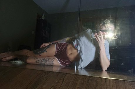 mikaylarainesfans actrice nue galerie