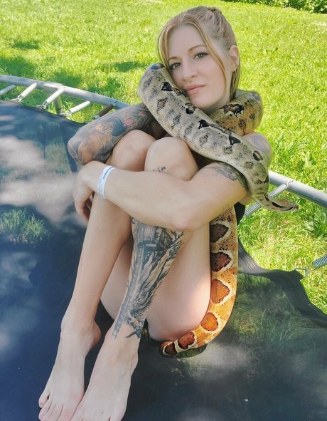 mikaylarainesfans étoile sexy images