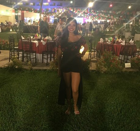 Karen Garcia estrella caliente fotos