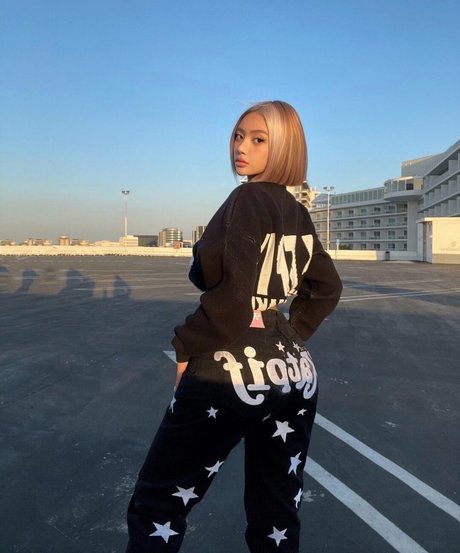 Nika Higashionna art modèle galerie