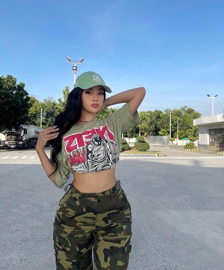 Nika Higashionna modèle joli photos