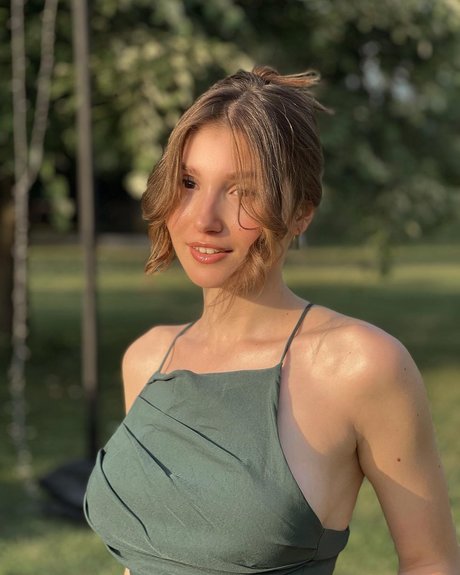 Ilayda Akdogan estrella superior fotos