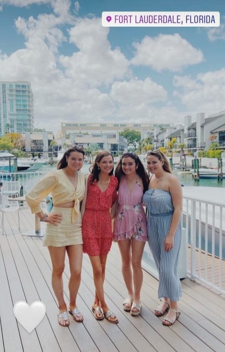 Olivia H modelo desnuda archivo