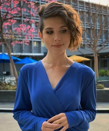 Soe Gwchwind erotic actress image