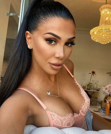 Isabel Raad belle étoile photos