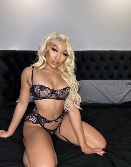 Bubble Booty nus étoiles photos