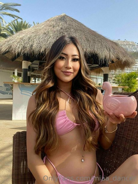 miaa dancer estrella desnuda galerías