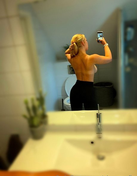 signesofie bonita modelo imágenes