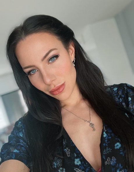 Emma Sinclair model naked picture