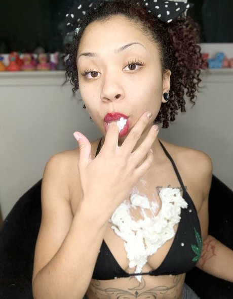 The Lovely Luna modèle sympa galerie