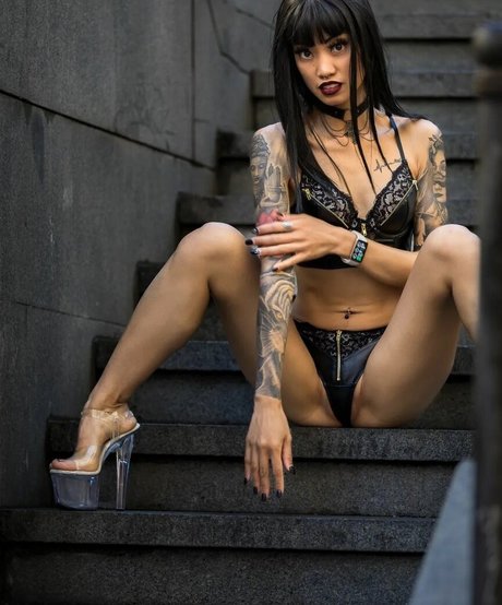 Prenzs Wndr naked actress photos