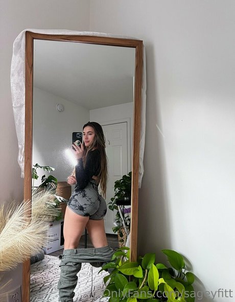 Sagey fit star top img
