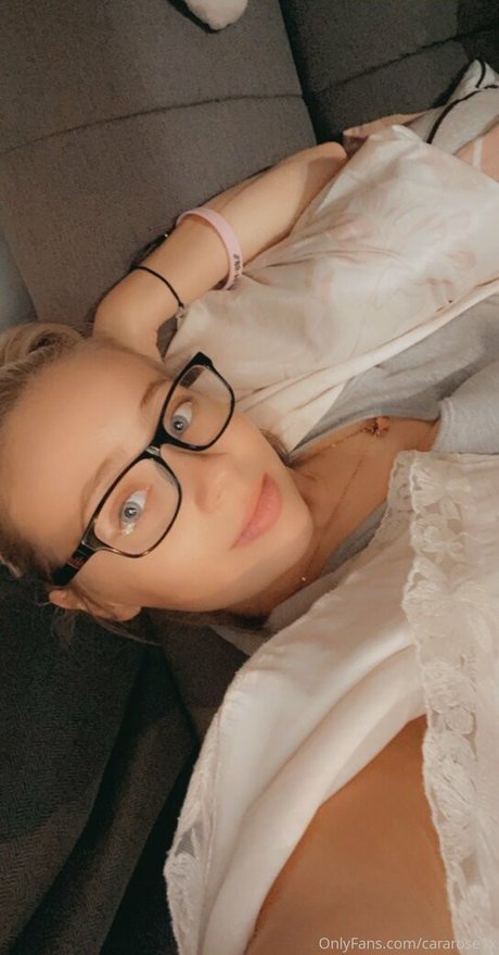 Cara Arabella modelo agradable foto