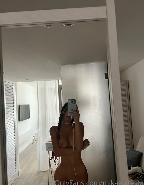 Mikaela Testa modèle porno galerie