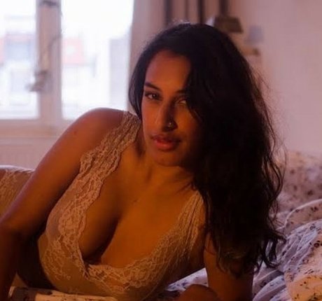 Kali Sudhra modèle de haute qualité photo