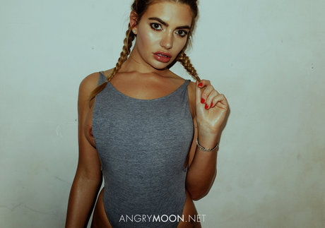 Megan Barton Hanson modelo libre foto