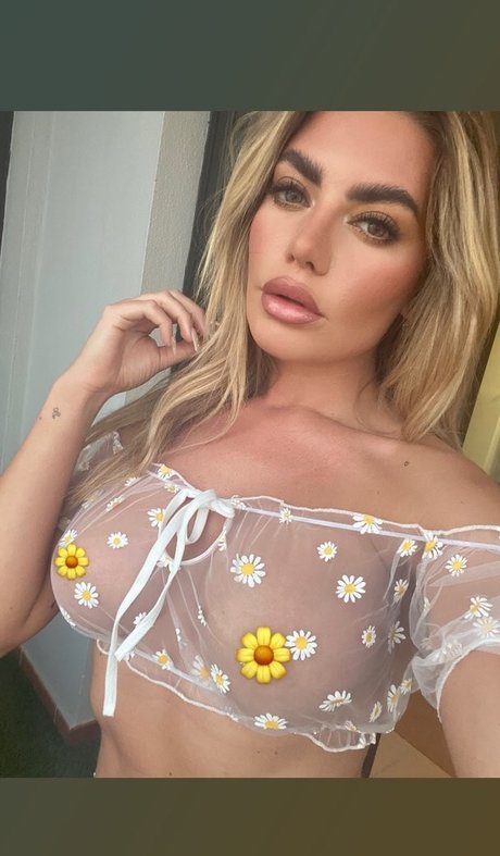 Megan Barton Hanson pornstar naked gallery