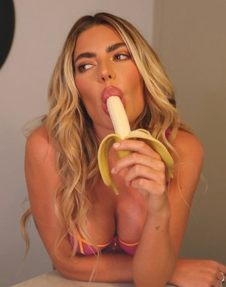 Megan Barton Hanson model perfect img