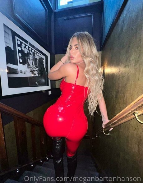 Megan Barton Hanson estrella porno caliente archivo