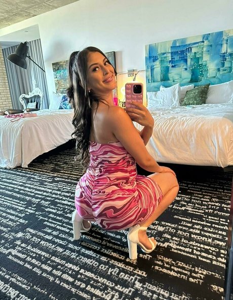 Sophia Leone étoile magnifique des photos