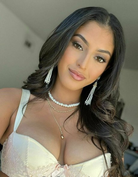 Sophia Leone desnudos de estrellas porno recopilación