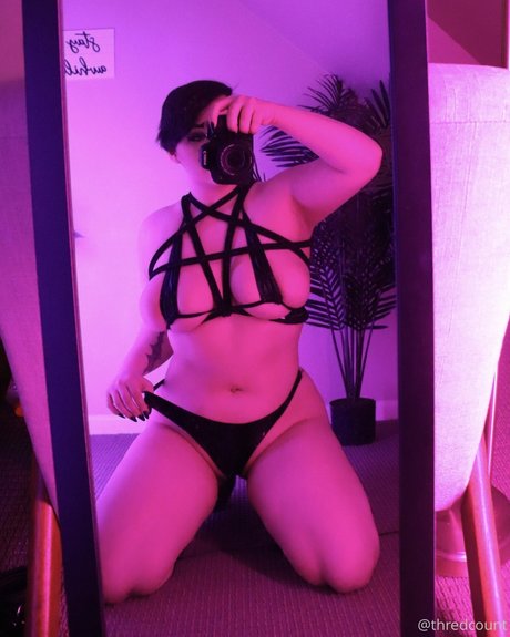 Beebinch_ adult model picture