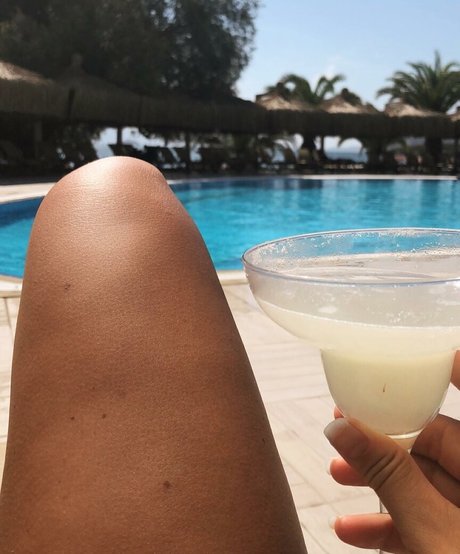 Natasha Thomsen étoile sexy galerie