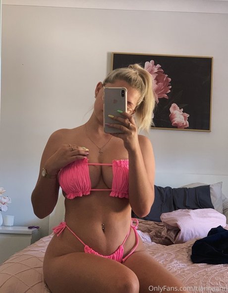 TiannaAnn model nice pics