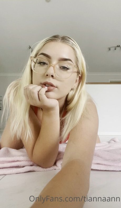 TiannaAnn actrice de nus archive