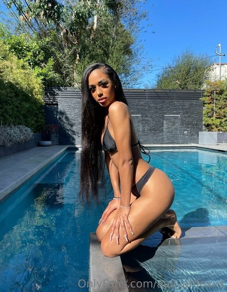 Aaliyah Foxxx model porn pics
