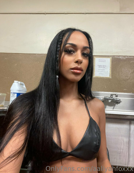 Aaliyah Foxxx estrella hermosa imágenes